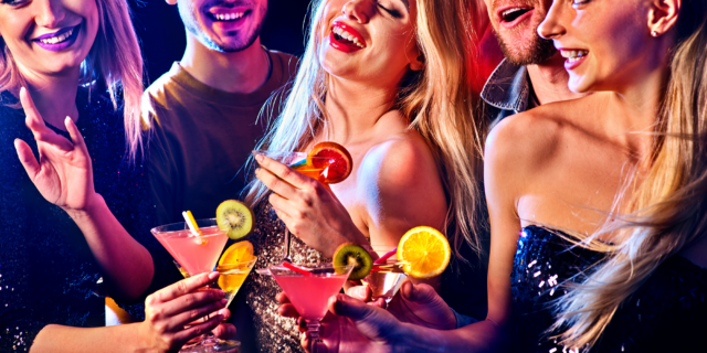 4 Drink Tips That Will Ensure Your Next Corporate Cocktail Party Goes Smoothly