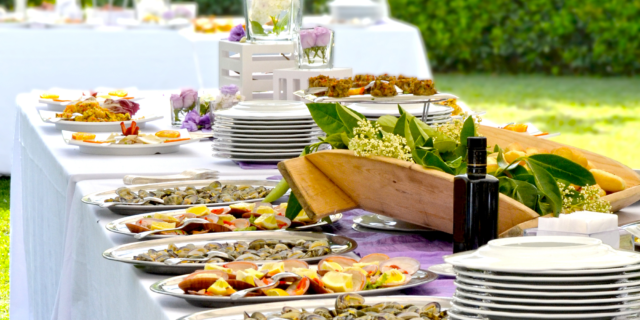 Plan a Confident Outdoor Event in the Spring With These Tips From a Corporate Catering Company